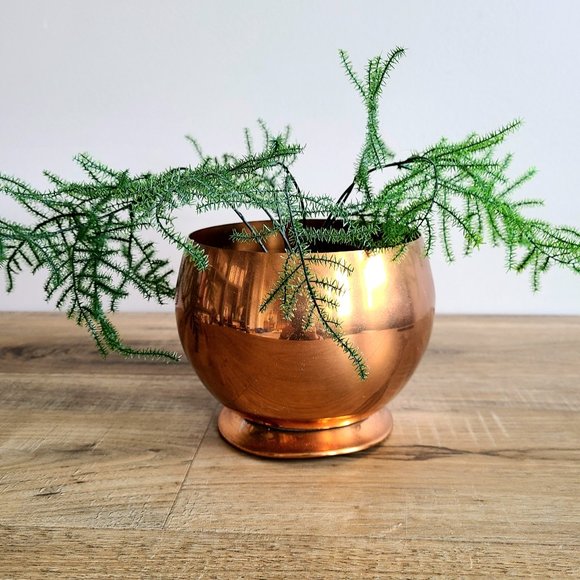 Copper planter/ cover pot. - Picture 1 of 6